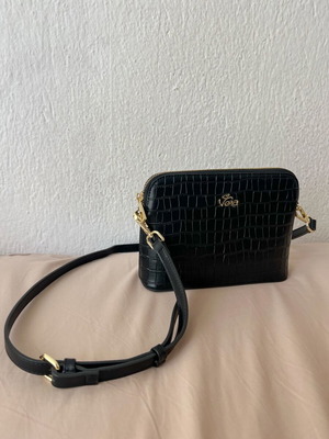 Veta bag black croco like new with adjustable strap