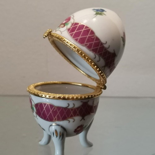 Porcelain egg used with hand-painted decoration Paris Royal
