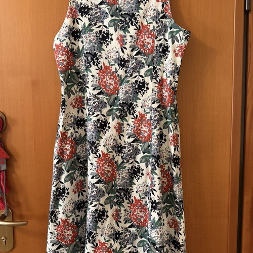 Floral dress size 42, 55% linen 45% viscose, unworn