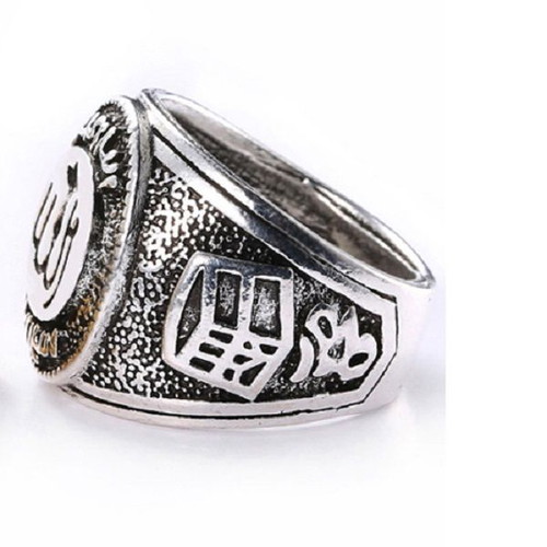 Men's Retro Ring with Arabic Characters like new