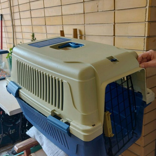 Dog carrier cage used, fits 15 kg dog