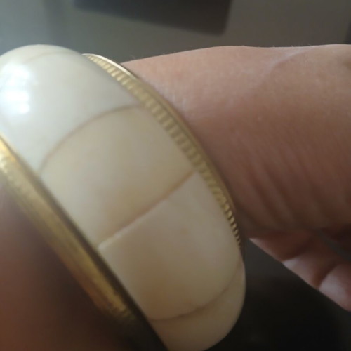 Vintage bracelet with bone 6.5 cm opening like new