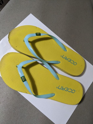 Flip flops girls' size 36 yellow like new