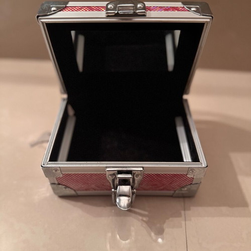Jewelry box like new with lock, pink and silver