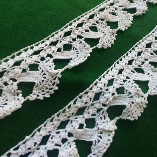 Handmade white crochet lace like new, set of two