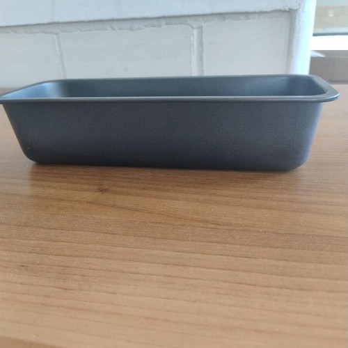 Metal baking pan like new, dimensions 13x31.5x7 cm