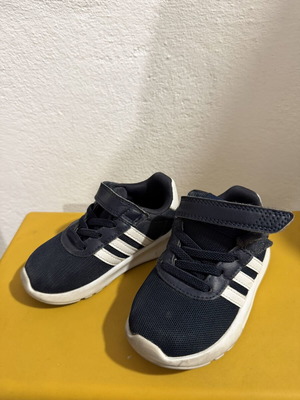 Adidas παιδικά αθλητικά παπούτσια νούμερο 22