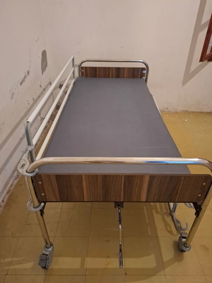 Hospital bed like new with mattress