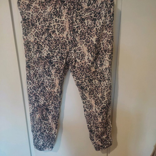 Summer pants used, medium size Bershka with purple and pink details