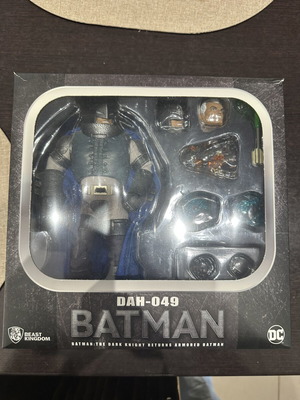Beast Kingdom Batman The Dark Knight Returns Armored Batman DAH-049 like new