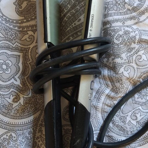 Bellissima hair straightener used with long cord