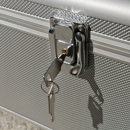 CD case 200 slots like new with keys