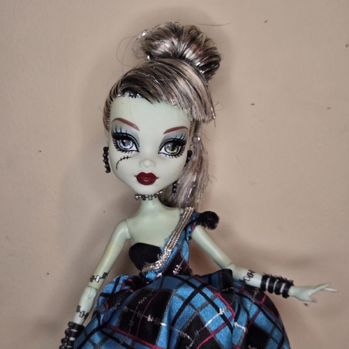 Monster High Sweet1600 Frankie Stein doll used