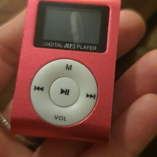 Mp3 used, fuchsia with battery issue