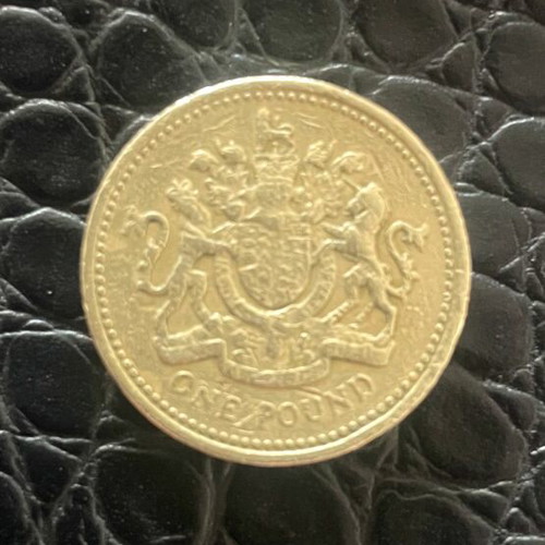 One Pound 1983 coin used, rare British collectible