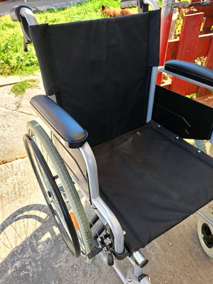 Heavy-duty wheelchair like new