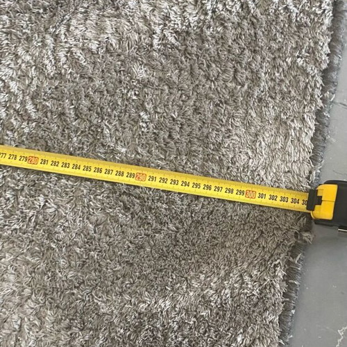 Gray runner rug 3.05 m with low pile like new
