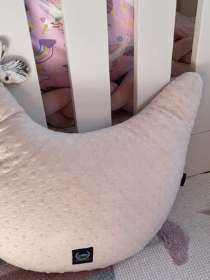 La Millou nursing pillow chicken shape
