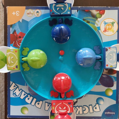 Pickabola Pirana game by Imaginarium like new