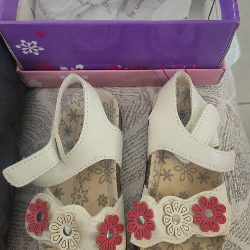 Sandals white with decorative flowers new, size 26