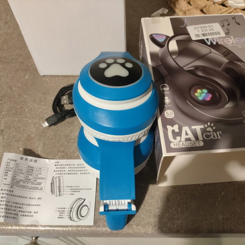 Bluetooth wireless headphones with LED kids ears like new