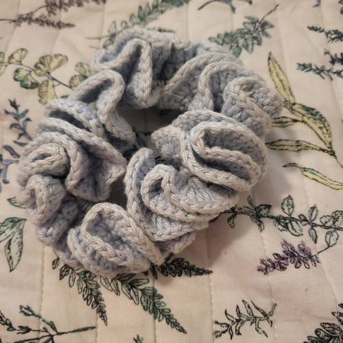 Knitted scrunchie like new, blue
