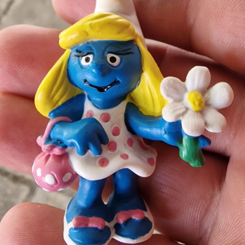 Smurfette Peyo figure holding flower and purse vintage 1993, like new