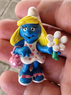 Smurfette Peyo figure holding flower and purse vintage 1993, like new