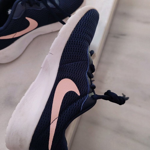 Nike athletic shoes used, pack of 3 pairs size 35.5