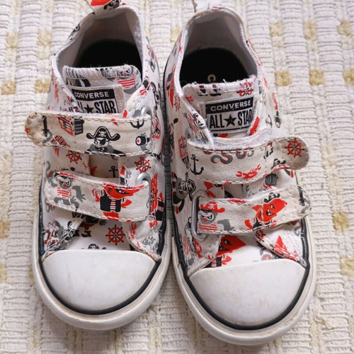 All Star Converse kids shoes used, size 24, pirate design