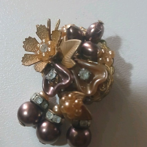 Vintage Beru Jewels earrings like new in collectible wooden jewelry box