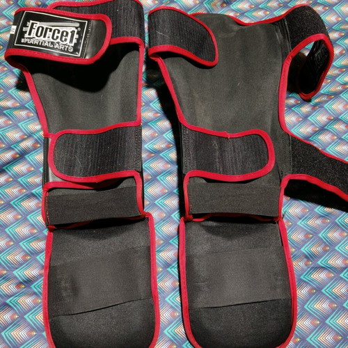 Force 1 shin guards like new, synthetic leather medium size