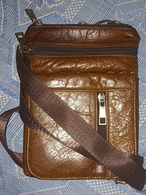 Crossbody bag like new, brown, synthetic leather with magnetic clasp