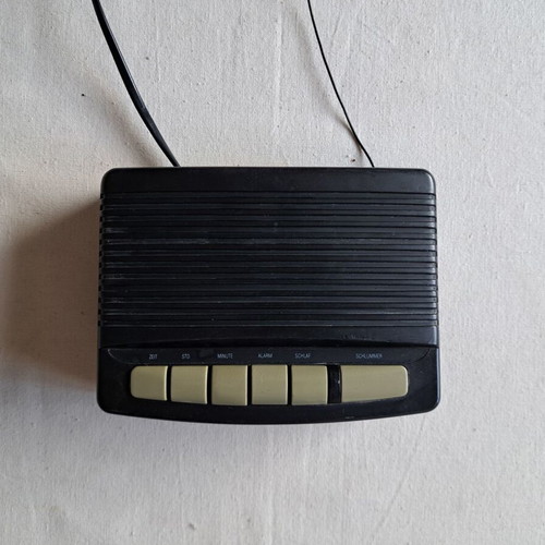 Soundmaster UR-106 radio clock used