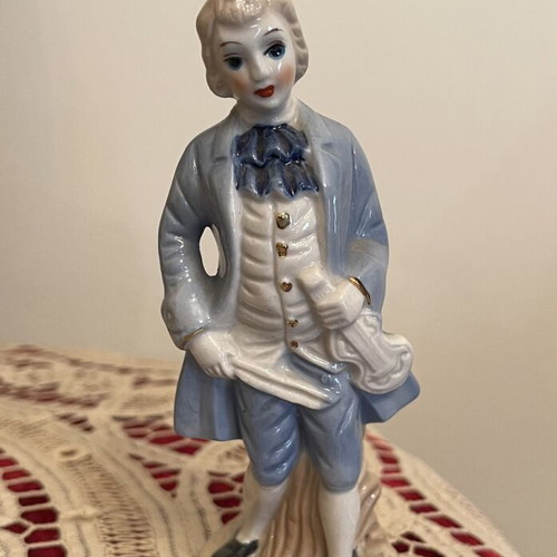 Vintage porcelain figurine musician with violin in excellent condition