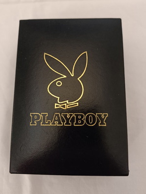 Колекционерска тесте Playboy употребявана от 1990-те с голям твърд калъф