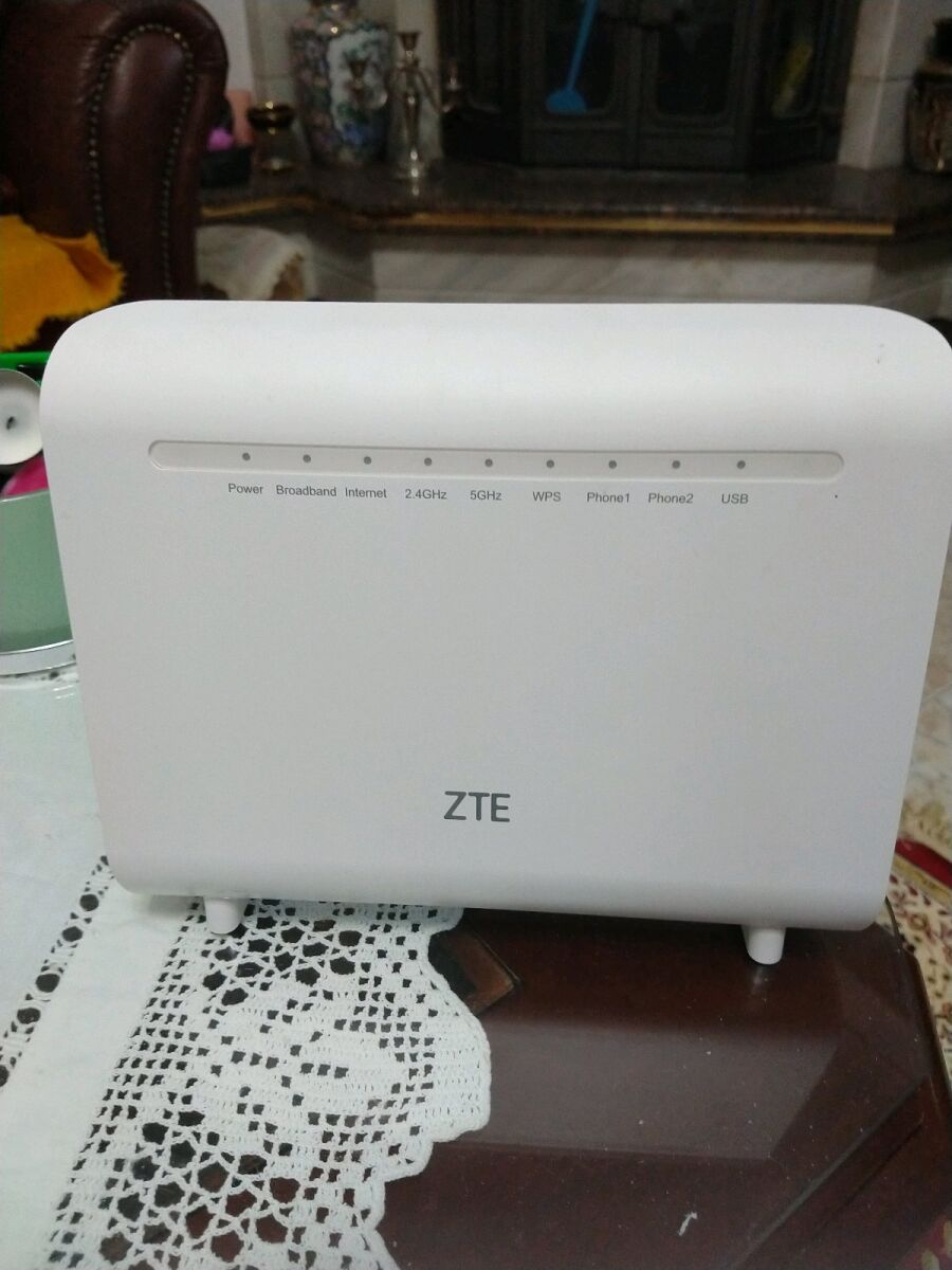 ZTE ZXHN H288A router like new, dual… - € 20,00 - Vendora.cy