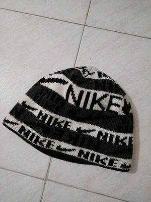 Nike beanie in white, black and grey, like new, unisex