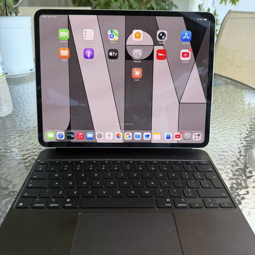 iPad Pro M5 13 with Magic Apple Keyboard, Apple Pencil Pro, Nomad folio case, tempered glass