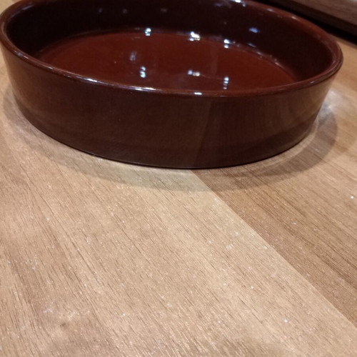 Ceramic baking dish used, 23.5 cm diameter
