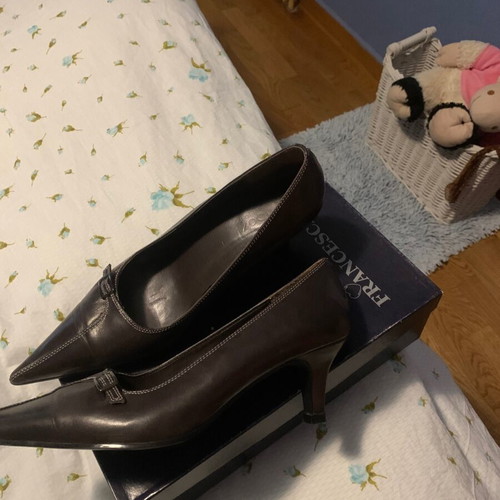 Brown leather pointed shoes like new, size 39
