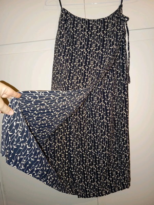 Sempre wrap skirt like new, dark blue with ecru leaf pattern, S/M