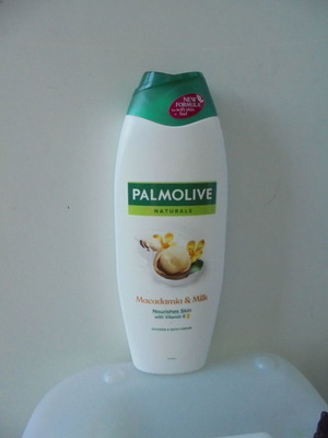 Palmolive Naturals Macadamia & Milk shower gel new 650ml biodegradable moisturizing