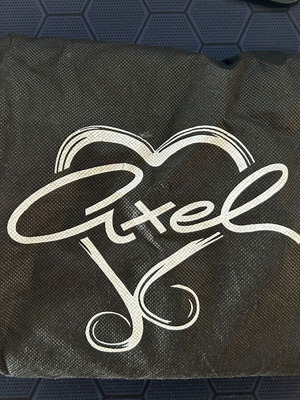 Axel envelope bag like new
