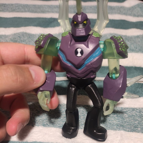 Ben 10 figure used, very good condition