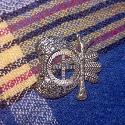 Metal vintage decorative badge emblem like new