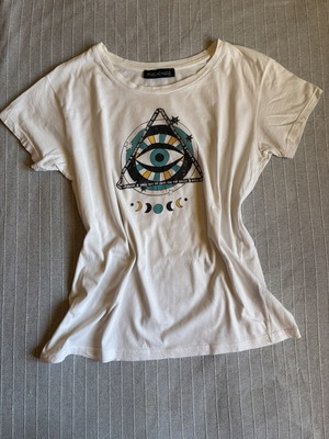Peace And Chaos Mystic Third Eye Graphic Tee white size S/M like new