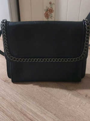 Black retro shoulder bag used with multiple inner pockets