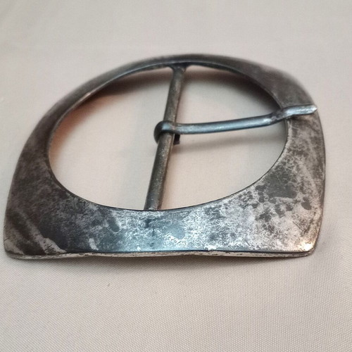 Vintage metal belt buckle like new, adjustable, black
