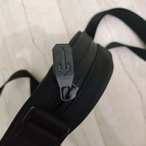 Trapstar Irongate T Bag like new, black and white